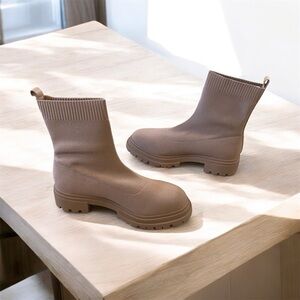 New with box Aldo North light brown boots women’s size 11